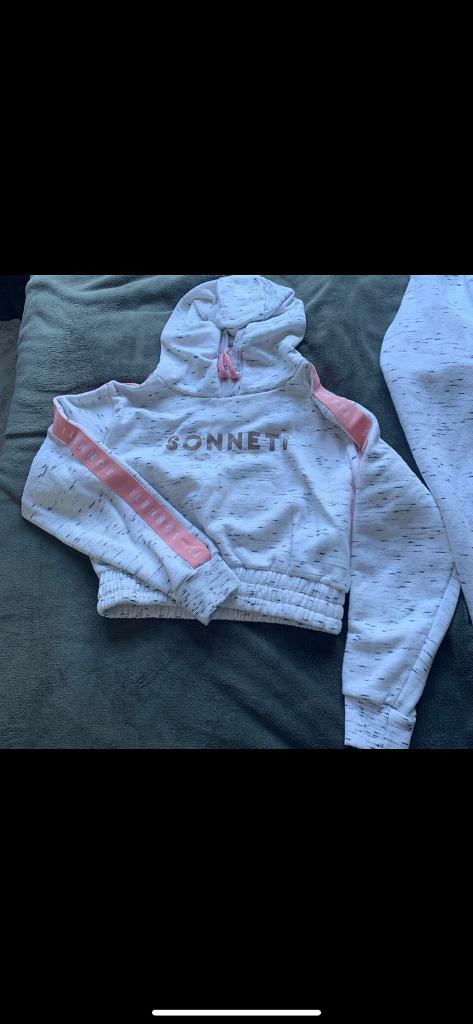 sonneti tracksuit girls